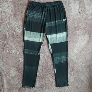 Lily by Firmiana Black/White Leggings S/M